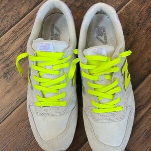 New Balance 696- Size 9.5. Perfect Summer Casual☀️